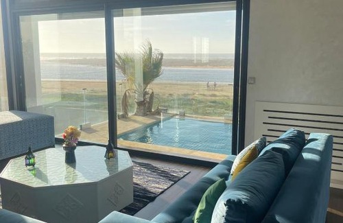 Harhoura Villa | villa de rêve front de mer avec piscine privé 3 chambres a coucher
