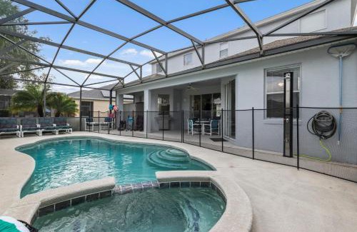 Haines City Villa | Villa Eman 5bed 4bath with Private pool& Hot Tub close 2 Disney & Legoland