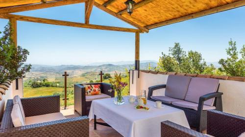 Antequera Villa | Villa Las Gayumbas Villanueva de la Concepcion by Ruralidays