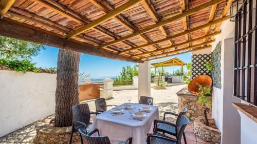 Antequera Villa | Villa Las Gayumbas Villanueva de la Concepcion by Ruralidays