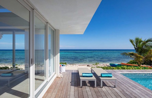 North Side House | Villa Esprit – Stunning 3 Bedroom Beachfront Villa in North Side with pool!