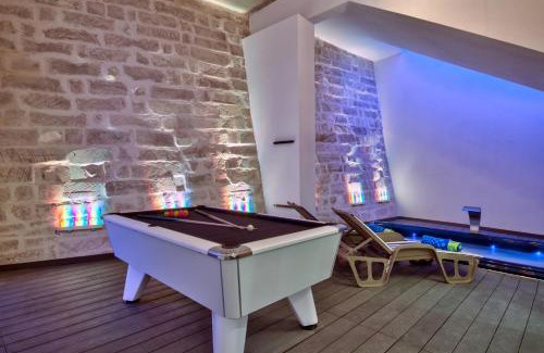 Santa Maria Estate Villa | Villa Gaia - Sunset Views, Indoor Heated Pool, Sauna and Games Room