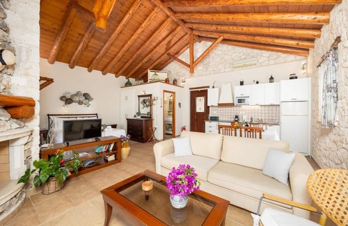 Vlachopoulatika Villa | Villa Gallini - One Bedroom Villa, Sleeps 3