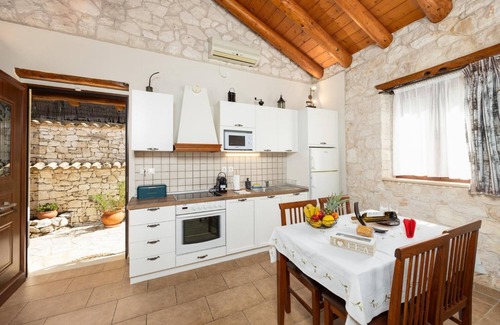 Vlachopoulatika Villa | Villa Gallini - One Bedroom Villa, Sleeps 3