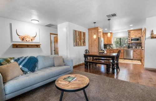 Upper Moonridge House | Villa Grove by Rather Be Properties