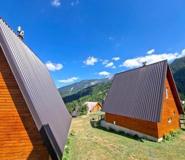 Pejë Ski Chalet | Villa Horizon - Stunning Mountain Views, Kuqishte