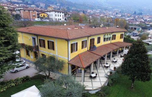 Sale Marasino Hotel | Villa Kinzica