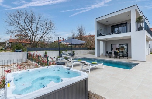 Radosi kod Zbandaja House | Villa Lucia with jacuzzi and private pool
