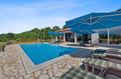 Sumber House | Villa LariF - luxury in nature