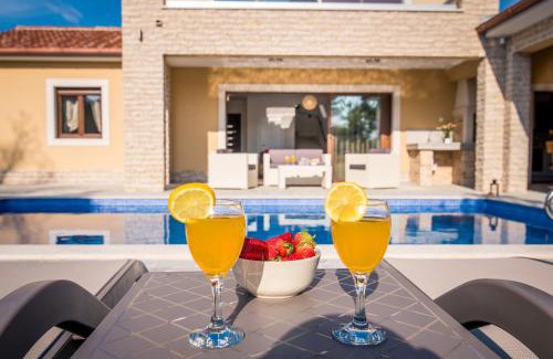 Pinezici Villa | Villa LAURA