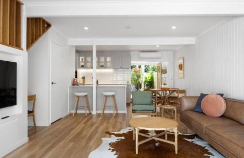 Sunshine Beach Apartment | Villa Le Miramar ~ Beautiful Pooch Friendly Home