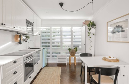 Corlette Villa | Villa Luna- just moments from the coastline, perfect for a couples’ getaway.