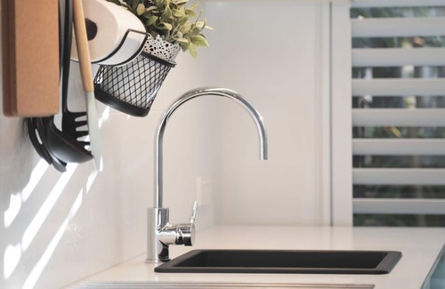 Corlette Villa | Villa Luna- just moments from the coastline, perfect for a couples’ getaway.