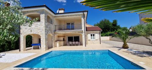 Pinezici Villa | Villa Martina