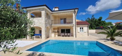 Pinezici Villa | Villa Martina
