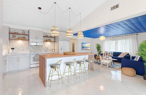 Ludlam House | Villa · Mediterranean Villa - Big Pool-Pool Spa BBQ Fits18