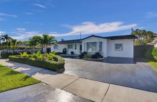 Ludlam House | Villa Miami Oasis in the Sun