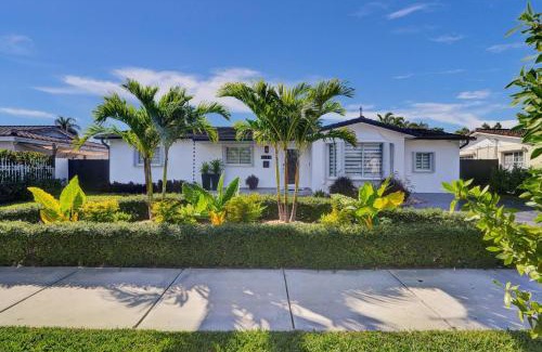Ludlam House | Villa Miami Oasis in the Sun