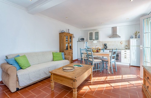 Gale Ski Chalet | Villa Mimao boasts the perfect location almost directly on the wonderful beach of Manuel Lourenço