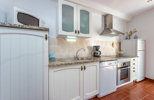 Gale Ski Chalet | Villa Mimao boasts the perfect location almost directly on the wonderful beach of Manuel Lourenço