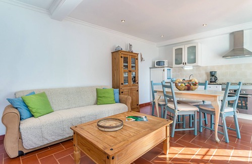 Gale Ski Chalet | Villa Mimao boasts the perfect location almost directly on the wonderful beach of Manuel Lourenço