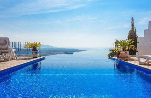 Salobrena Villa | Villa 'Paraíso Azul' with Sea Views, Wi-Fi and Air Conditioning
