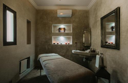 Aghouatim Bed & Breakfast | VILLA PASCHMINA PISCINE CHAUFFEE