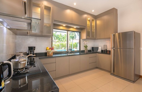 Nong Prue Villa | Villa Pattaya Hill minutes from the Beach/Pattaya/FREE Electricity