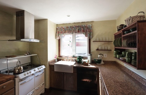 Pine Mountain Club House | Villa Pine Mountain- country cottage get away (green) Central AC