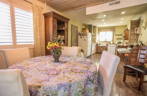 Pine Mountain Club House | Villa Pine Mountain- country cottage get away (green) Central AC