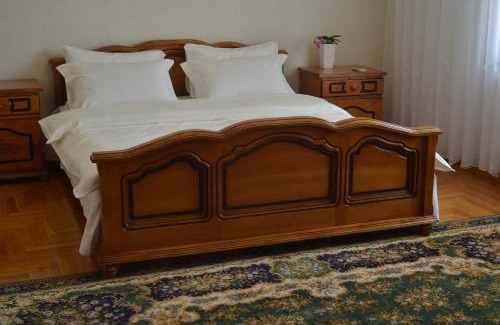 Chisinau Villa | Villa Romantica on Vlaicu-Pircalab
