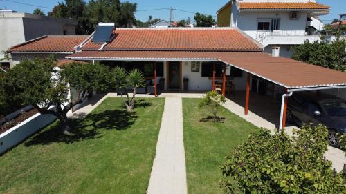 Corroios House | Villa Rosa