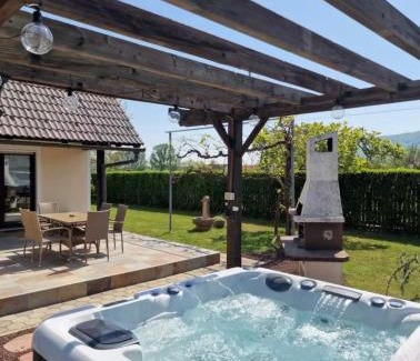 Limbus Villa | Villa Vili - Jacuzzi, BBQ & EV Outlet
