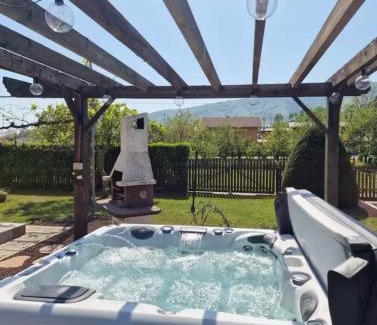Limbus Villa | Villa Vili - Jacuzzi, BBQ & EV Outlet