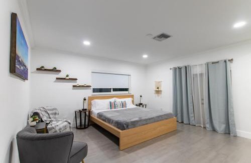 North Miami Beach Villa | Villa w/a Huge Terrace & Grill Mini Golf Pool