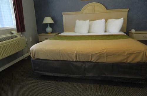 Smithville Hotel | Village Inn & Suites - Smithville