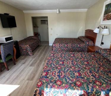 Tulare Hotel | Village Inn