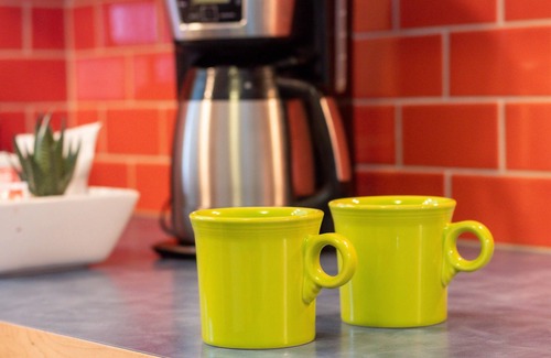 River Terrace Cottage | Vintage Awbrey- Fireplace, Hot Tub, AC, 100+mbps Wifi, Bikes, Walk Downtown