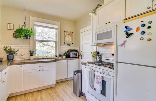 Sellwood-Moreland Cottage | Vintage Bungalow w/Porch in Sellwood