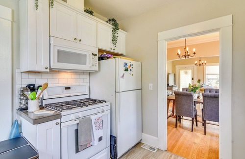 Sellwood-Moreland Cottage | Vintage Bungalow w/Porch in Sellwood