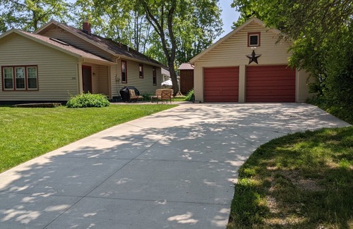 Edinboro Cottage | VINTAGE COTTAGE NEAR LAKE EDINBORO