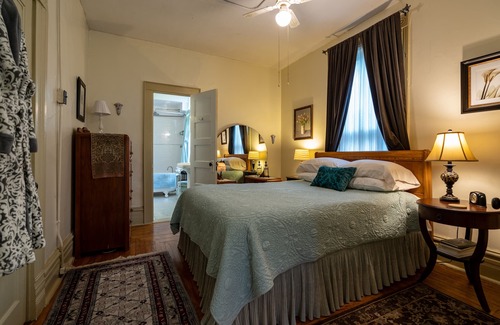 Columbia Bed & Breakfast | VINTAGE-INSPIRED, 2-BEDROOM SUITE IN EAST CAMPUS NEIGHBORHOOD