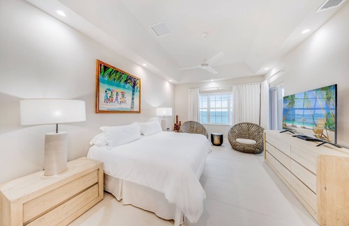 Treasure Cay Resort | VIP Beachfront - Large & Luxurious - End Unit