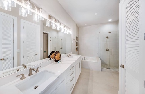 Treasure Cay Resort | VIP Beachfront - Large & Luxurious - End Unit