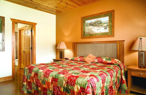 Gruene Resort | Visit the award-winning Schlitterbahn Waterpark Resort!