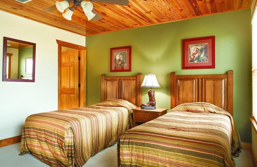 Gruene Resort | Visit the award-winning Schlitterbahn Waterpark Resort!