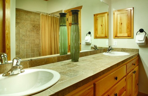 Gruene Resort | Visit the award-winning Schlitterbahn Waterpark Resort!