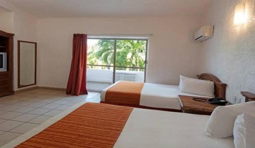 Colinas de Santiago Resort | Vista Playa de Oro Manzanillo
