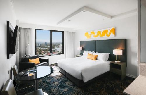Surfers Paradise Hotel | voco Gold Coast by IHG