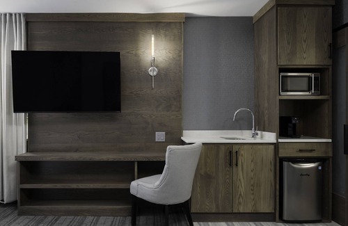 Downtown Niagara Falls Hotel | voco Niagara Falls - The Cadence by IHG
